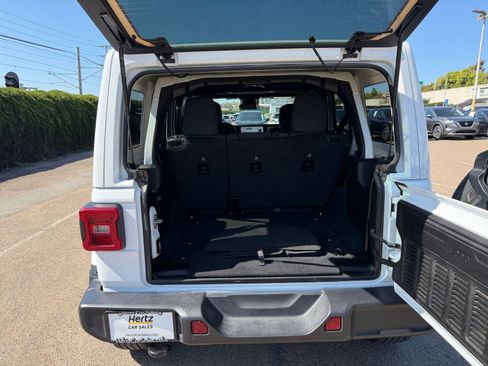 Used 2025 Jeep Wrangler Sahara image 30