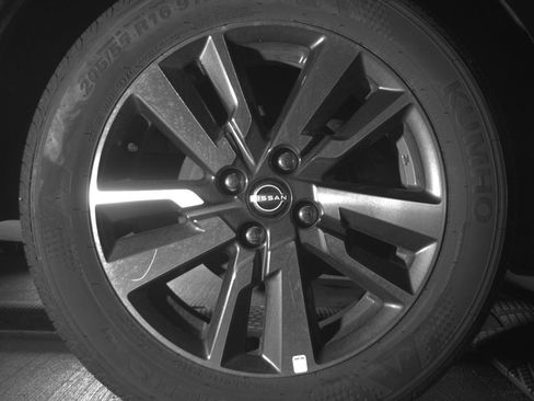 Used 2025 Nissan Versa SV image 15