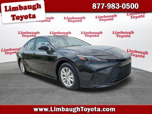 Used 2026 Toyota Camry LE image 1