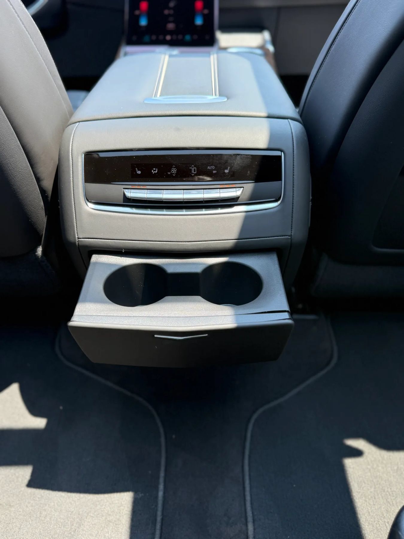 Used 2025 Cadillac Escalade Sport Platinum w/ LPO, ONYX Package AWD/4WD image 35