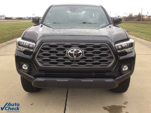 Used 2023 Toyota Tacoma TRD Off-Road image 9