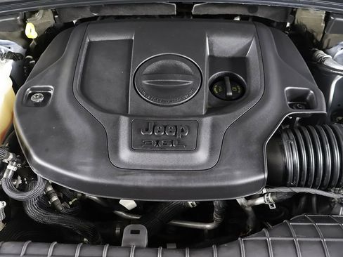 Used 2023 Jeep Grand Cherokee Overland AWD/4WD image 19