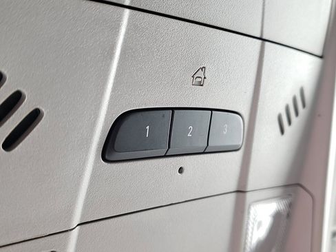 Used 2023 GMC Terrain SLT image 25