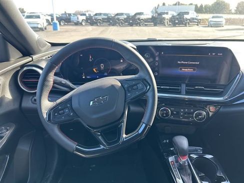 Used 2025 Chevrolet Trax RS w/ Driver Confidence Package image 9