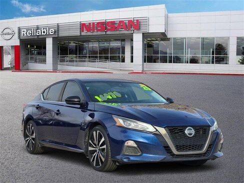 Used 2020 Nissan Altima 2.5 SR w/ Premium Package image 2