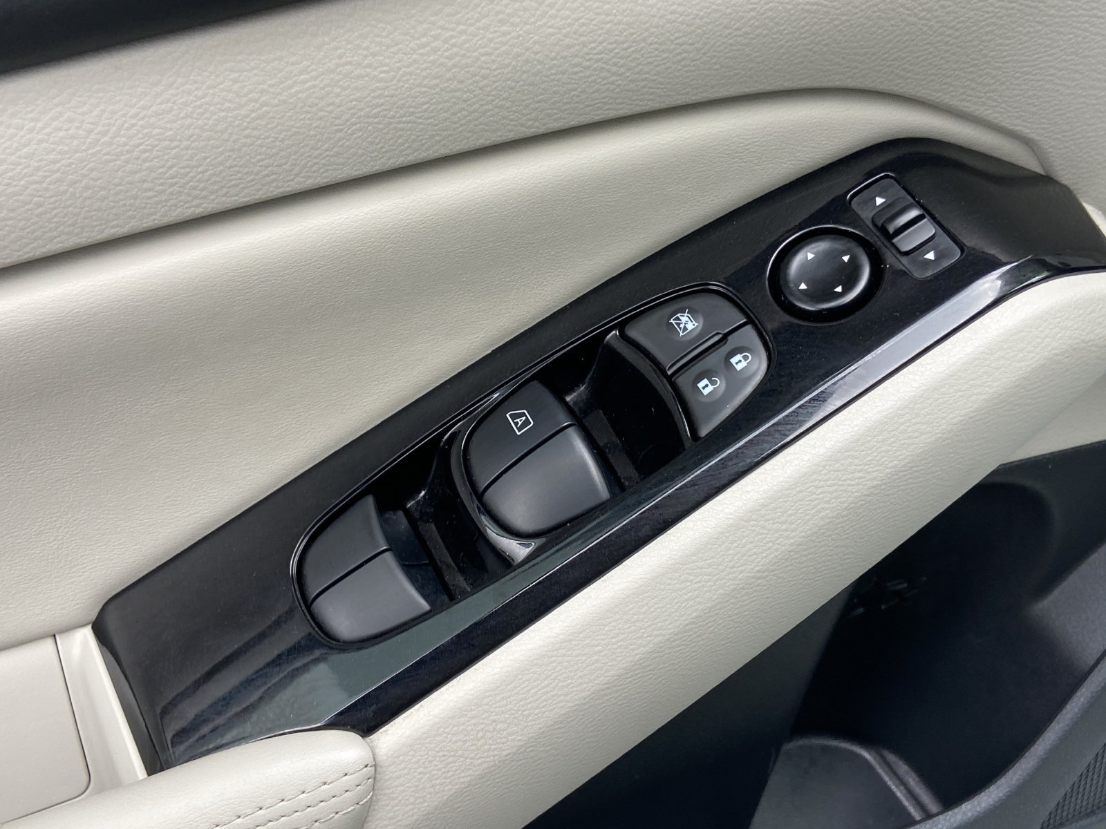 Used 2023 Nissan Altima 2.5 SV FWD image 13