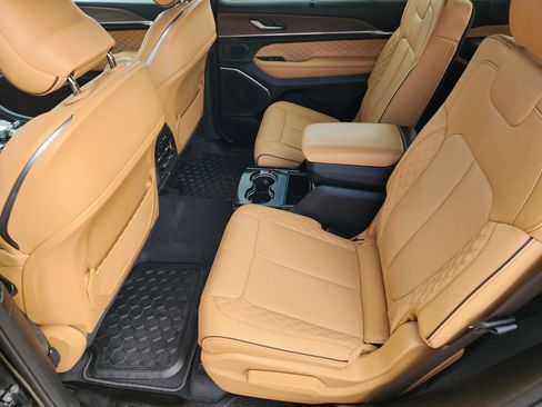 Used 2025 Jeep Grand Cherokee L Summit w/ Luxury Tech Group V AWD/4WD image 28