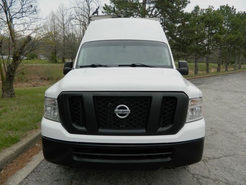 Used 2020 Nissan NV 2500 SV image 2