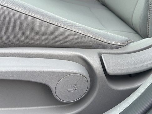 Certified 2024 Hyundai Elantra SEL FWD image 17