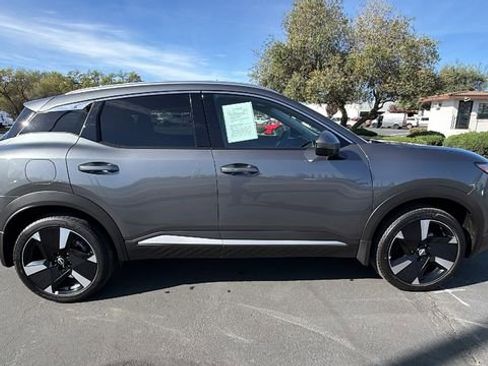 Used 2025 Nissan Kicks SR image 3