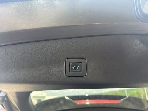 Used 2022 Chevrolet TrailBlazer ACTIV w/ Sun and Liftgate Package FWD image 12