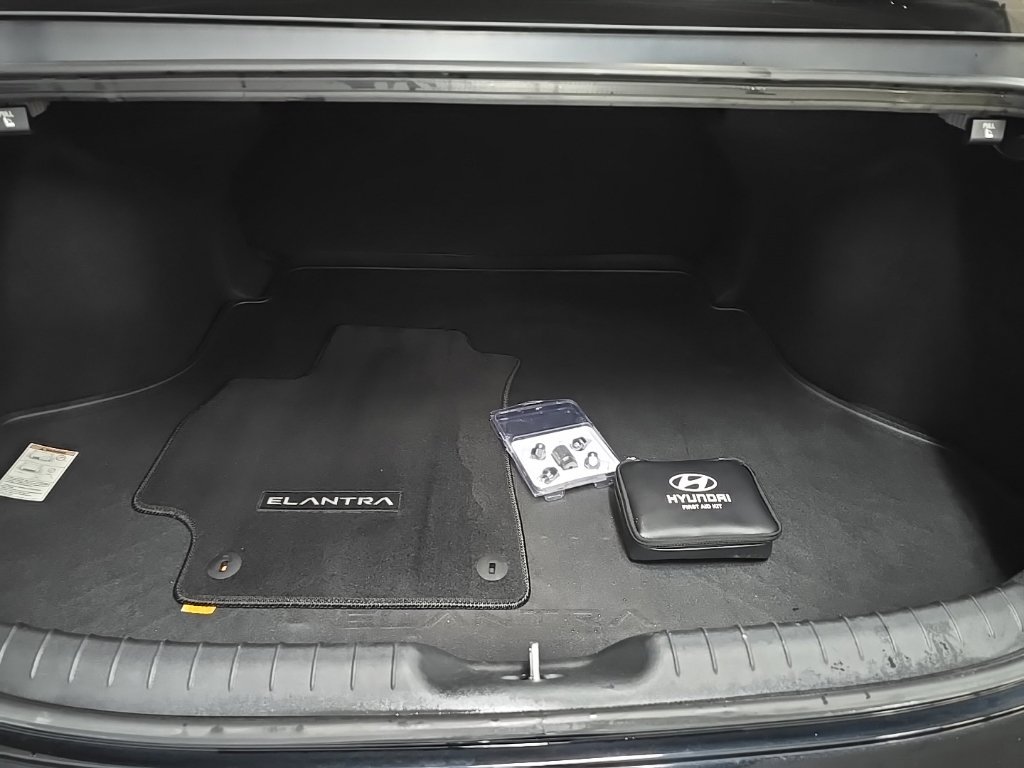 Used 2023 Hyundai Elantra SEL w/ Convenience Package FWD image 11