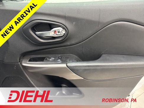 Used 2019 Jeep Cherokee Limited image 14