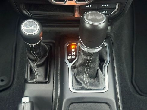 Used 2023 Jeep Wrangler Unlimited Sahara image 31