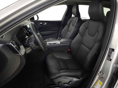 Used 2025 Volvo XC60 B5 Plus AWD/4WD image 17