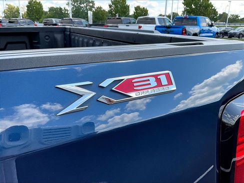 Used 2022 GMC Sierra 1500 SLT w/ SLT Premium Plus Package AWD/4WD image 25