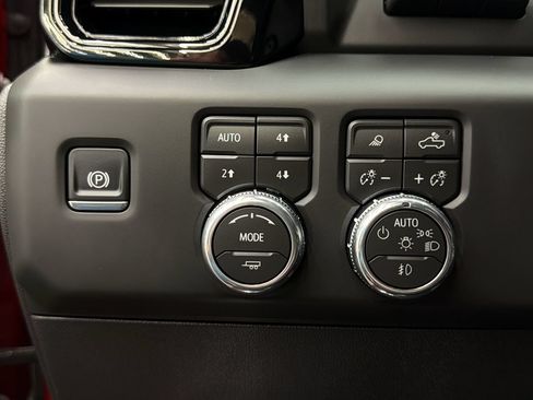 Used 2026 GMC Sierra 1500 AT4X w/ LPO, Black Badging Package AWD/4WD image 31
