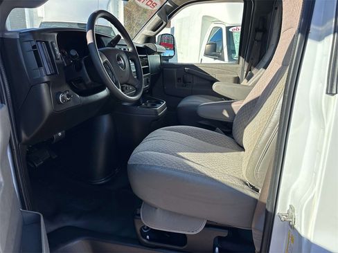 Used 2019 GMC Savana 2500 w/ Enhanced Convenience Package image 10