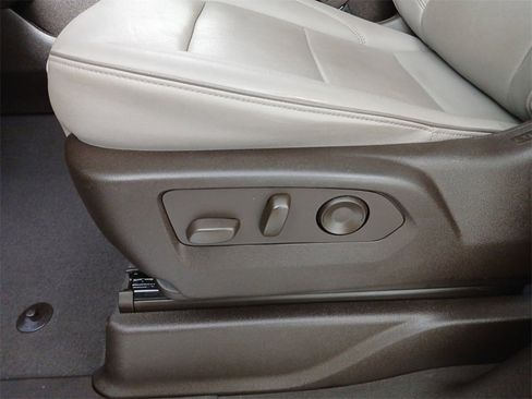 Used 2023 GMC Yukon SLT image 17