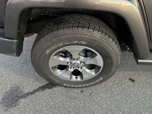 Used 2018 Jeep Wrangler Unlimited Sahara w/ Connectivity Group image 21