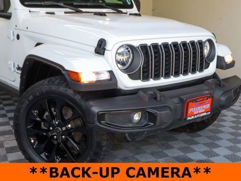 Used 2025 Jeep Gladiator Sport AWD/4WD image 3