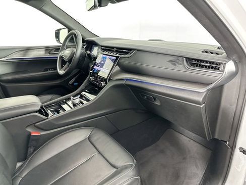 Used 2023 Jeep Grand Cherokee Overland image 32