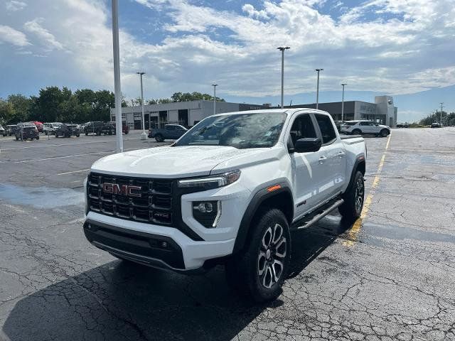Used 2024 GMC Canyon AT4 w/ AT4 Premium Package AWD/4WD image 4