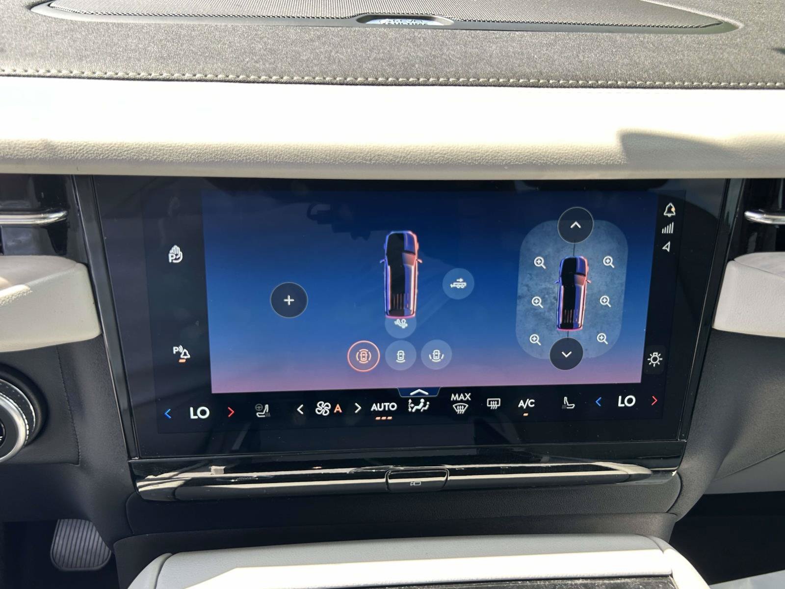 Certified 2025 Lincoln Navigator Reserve AWD/4WD image 26