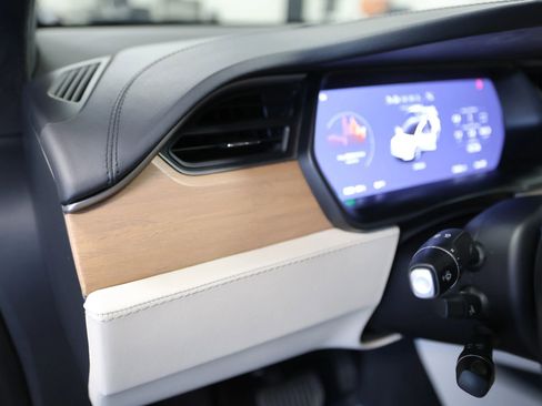 Used 2020 Tesla Model X Long Range image 29