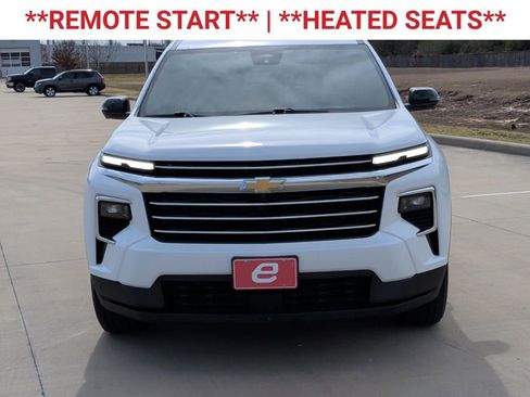 Used 2025 Chevrolet Traverse LT w/ Driver Confidence Package image 2