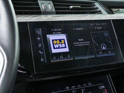 Used 2023 Audi e-tron Premium Plus w/ Premium Plus Package AWD/4WD image 13