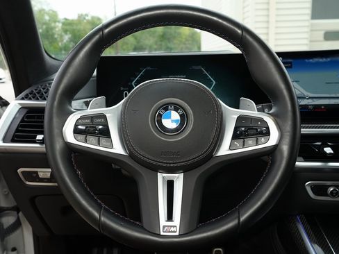 Used 2023 BMW X7 M60i image 12