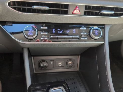 Used 2022 Hyundai Sonata Limited w/ Winter Weather Package FWD image 18