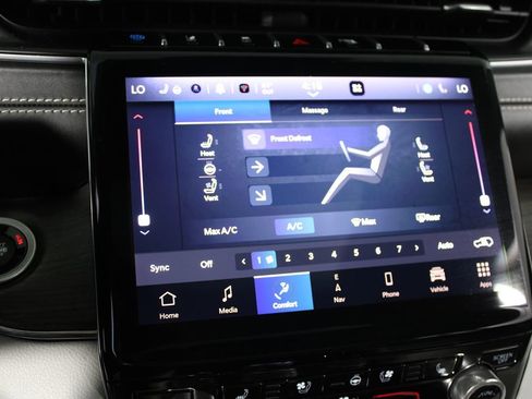 Used 2022 Jeep Grand Cherokee Overland w/ Luxury Tech Group IV image 19