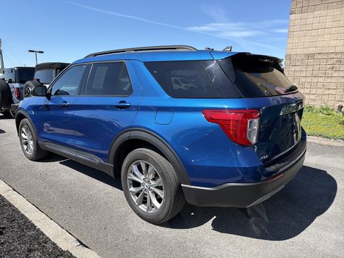 Used 2023 Ford Explorer XLT w/ Equipment Group 202A AWD/4WD image 4