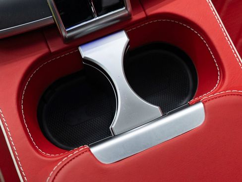 Used 2025 Aston Martin Vanquish RWD image 26