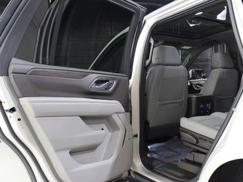 Used 2021 Chevrolet Tahoe LT w/ LT Signature Package image 35