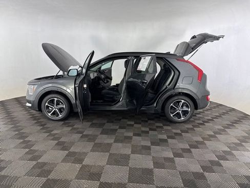 Certified 2025 Kia Niro LX FWD image 11