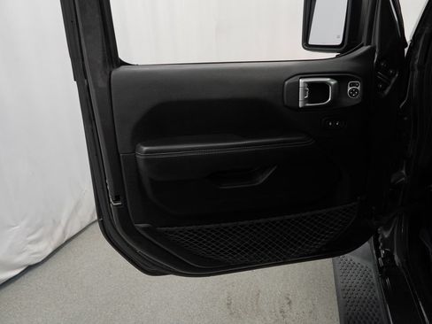 Used 2020 Jeep Wrangler Unlimited Sahara w/ Cold Weather Group AWD/4WD image 24