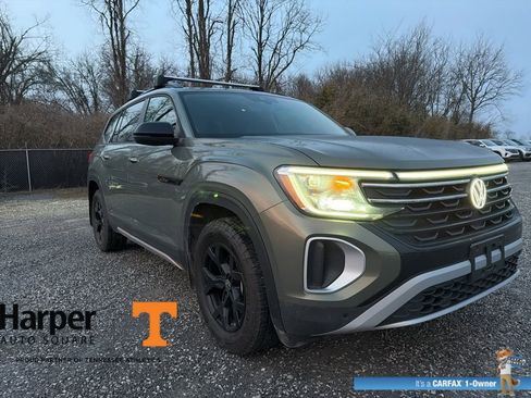 Used 2024 Volkswagen Atlas Peak Edition SE image 7
