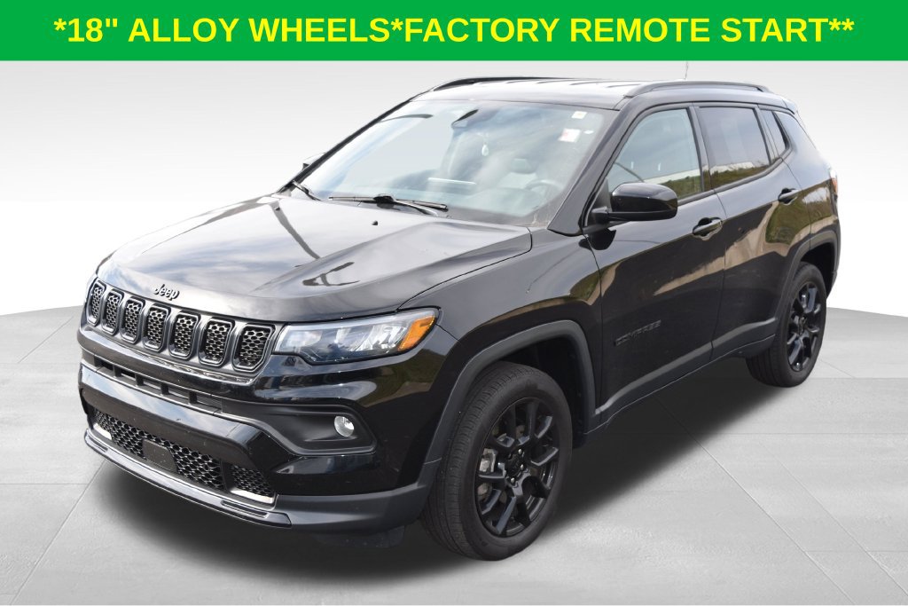 Used 2023 Jeep Compass Latitude w/ Convenience Group AWD/4WD image 3