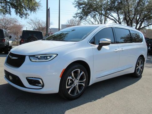 New 2026 Chrysler Pacifica Pinnacle image 3