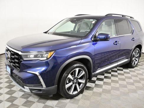 Used 2025 Honda Pilot Touring image 10