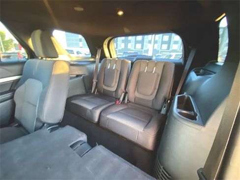 Used 2019 Ford Explorer XLT image 23