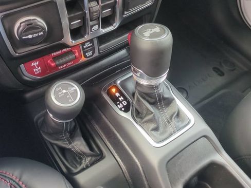 Used 2025 Jeep Wrangler Unlimited Rubicon AWD/4WD image 38
