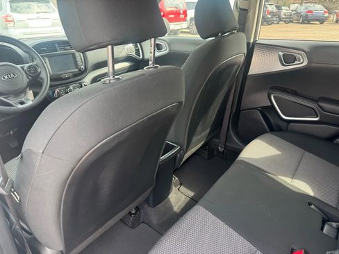 Used 2020 Kia Soul LX image 18