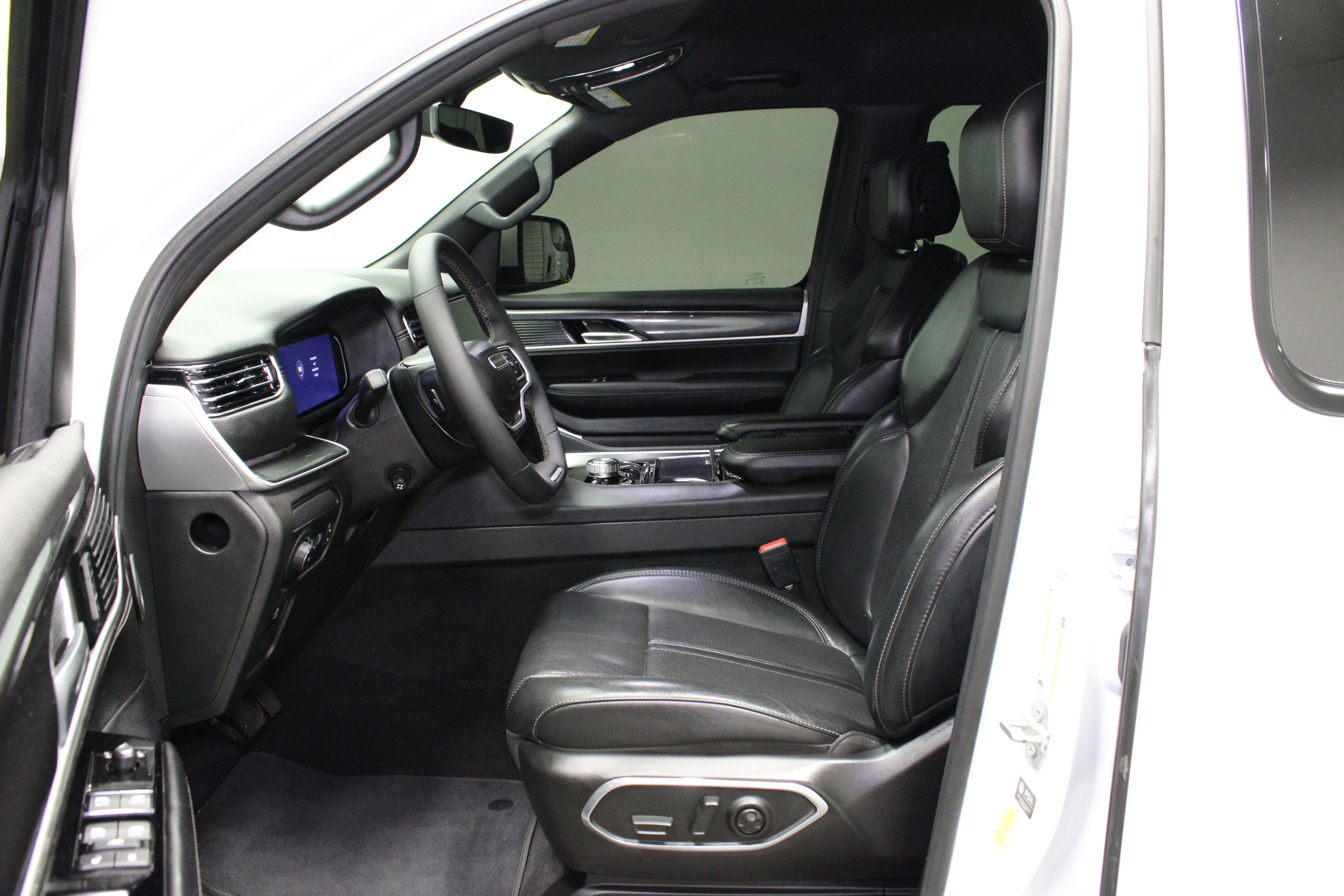 Used 2022 Jeep Wagoneer Series I w/ Convenience Group I RWD image 18