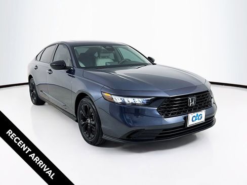 Used 2025 Honda Accord SE image 1