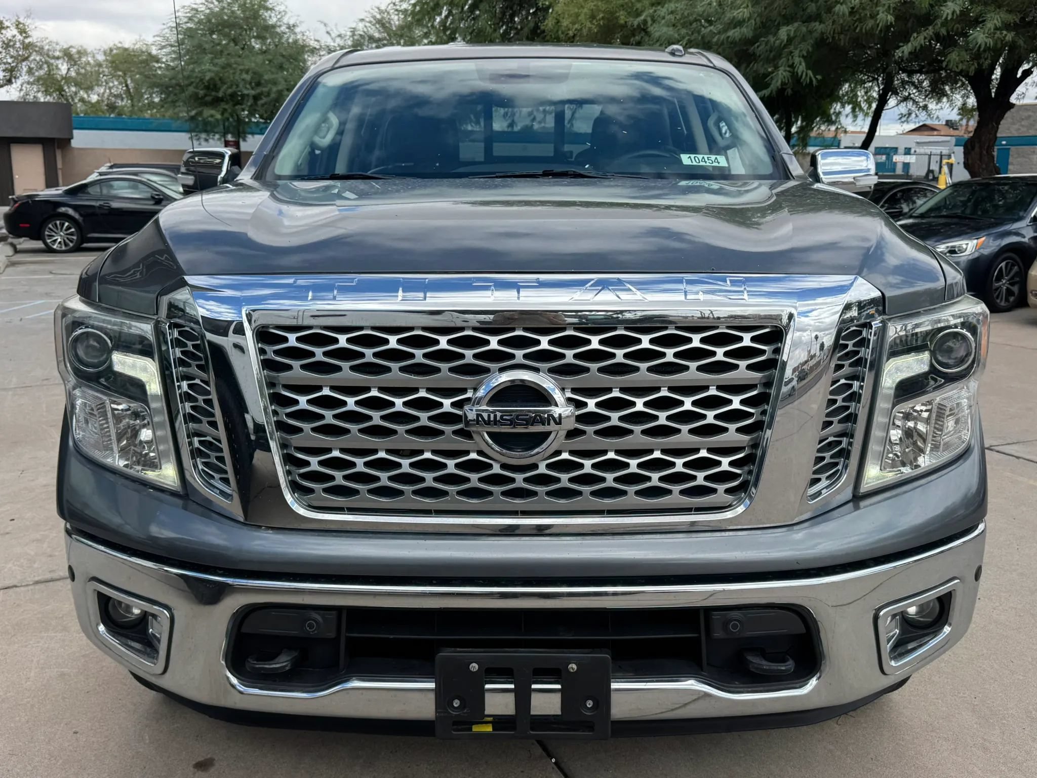 Used 2017 Nissan Titan SL AWD/4WD image 2