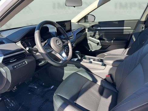 Used 2024 Nissan Altima 2.5 SR w/ SR Premium Package image 9
